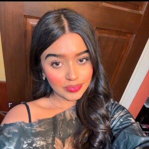 Meet your Posher, Valeria